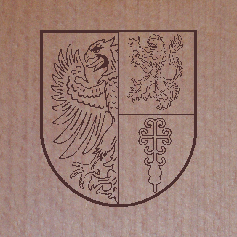 Wappen als Brennstempel auf der Rückseite eines Samsara-Spielbretts